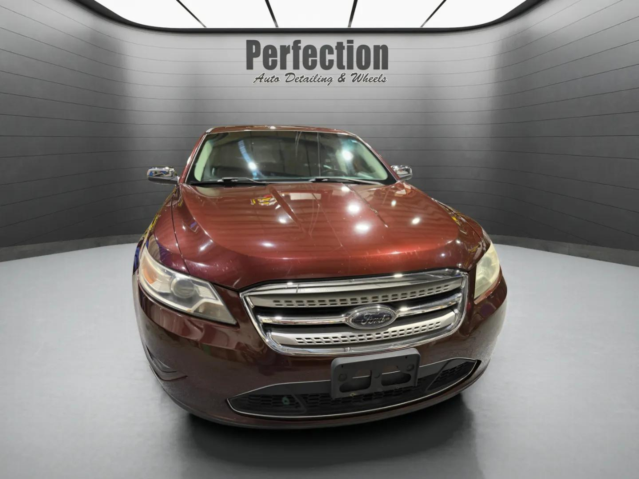 Ford Taurus 4dr Sdn Limited FWD 2010