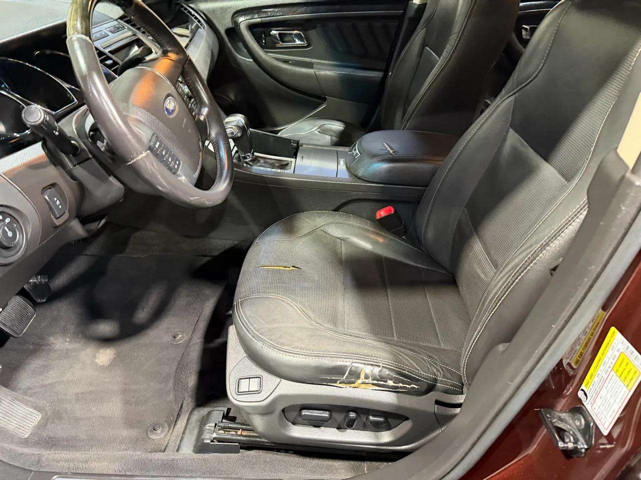 Ford Taurus 4dr Sdn Limited FWD 2010