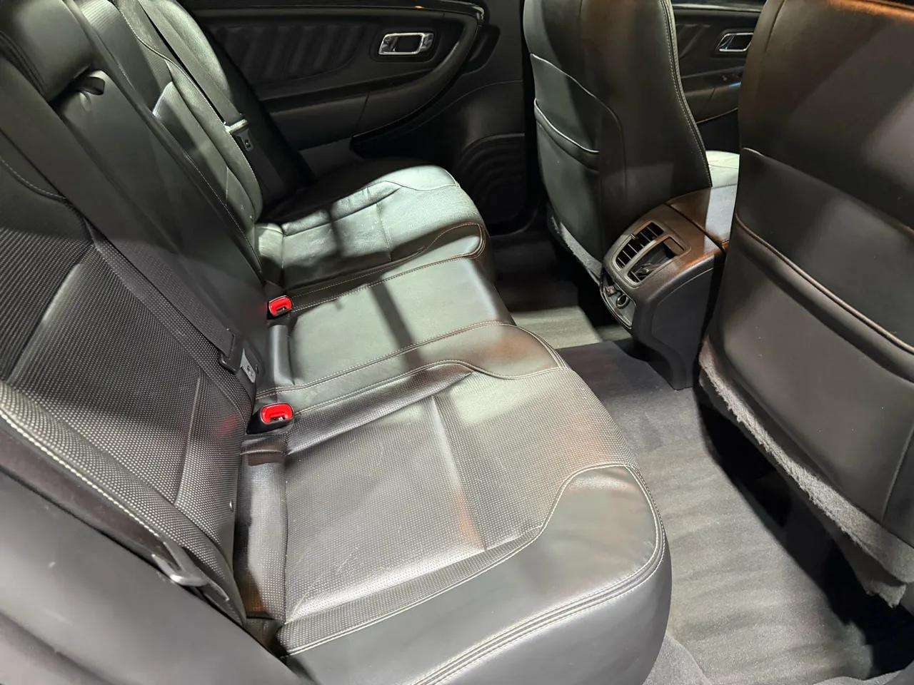 Ford Taurus 4dr Sdn Limited FWD 2010