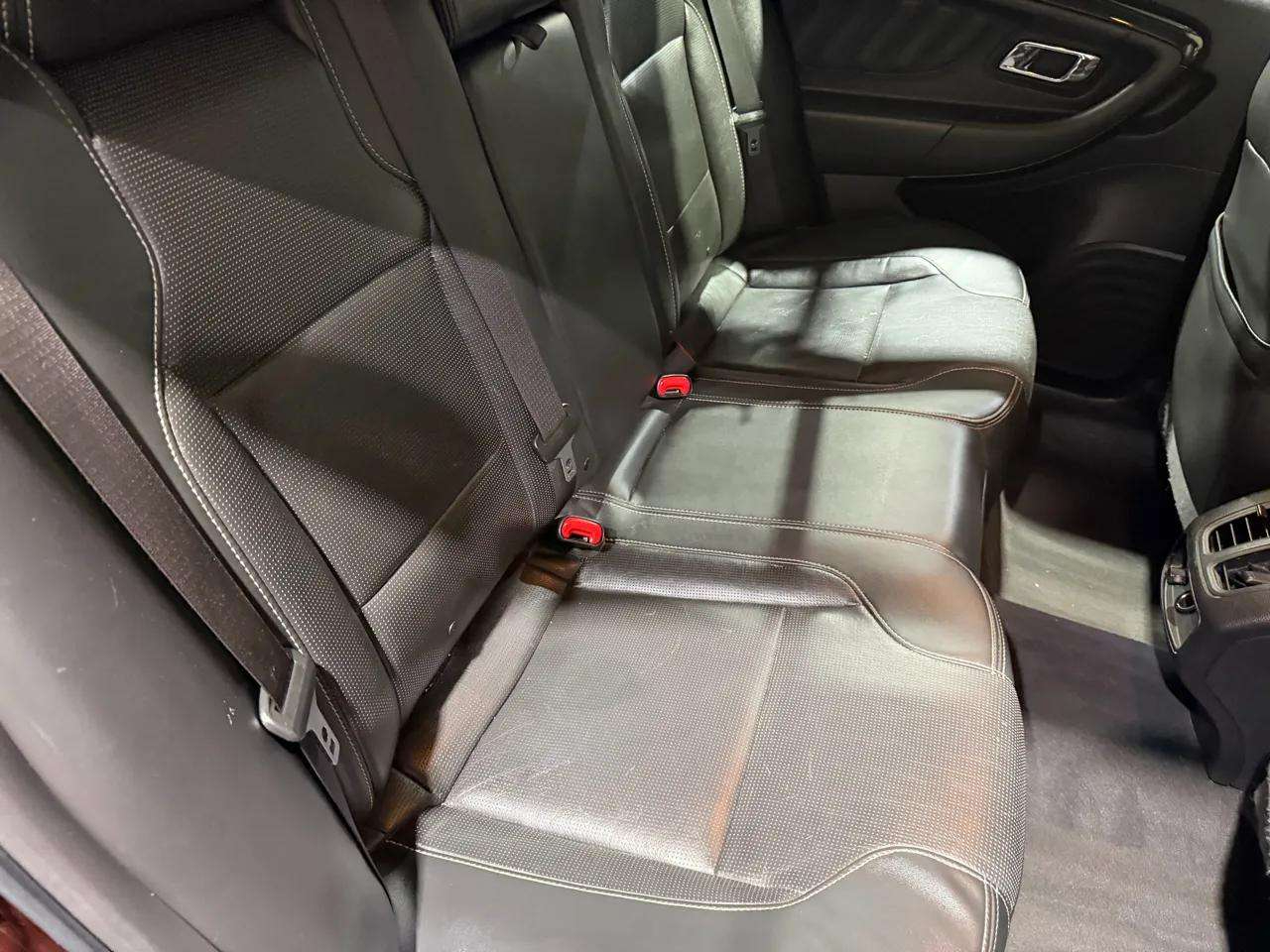 Ford Taurus 4dr Sdn Limited FWD 2010