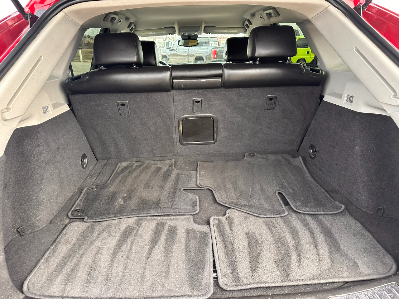 Cadillac SRX FWD 4dr Base 2011