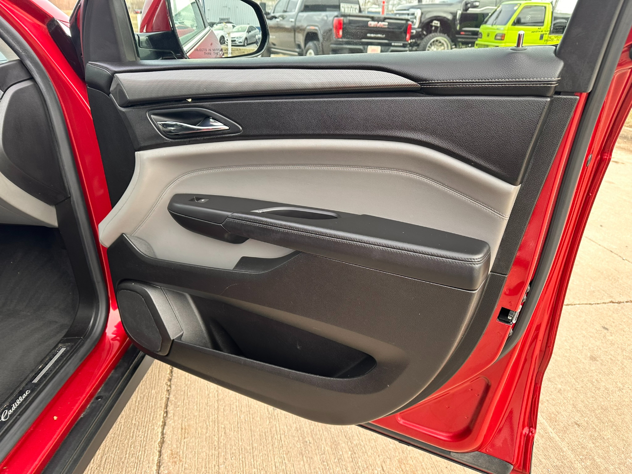 Cadillac SRX FWD 4dr Base 2011