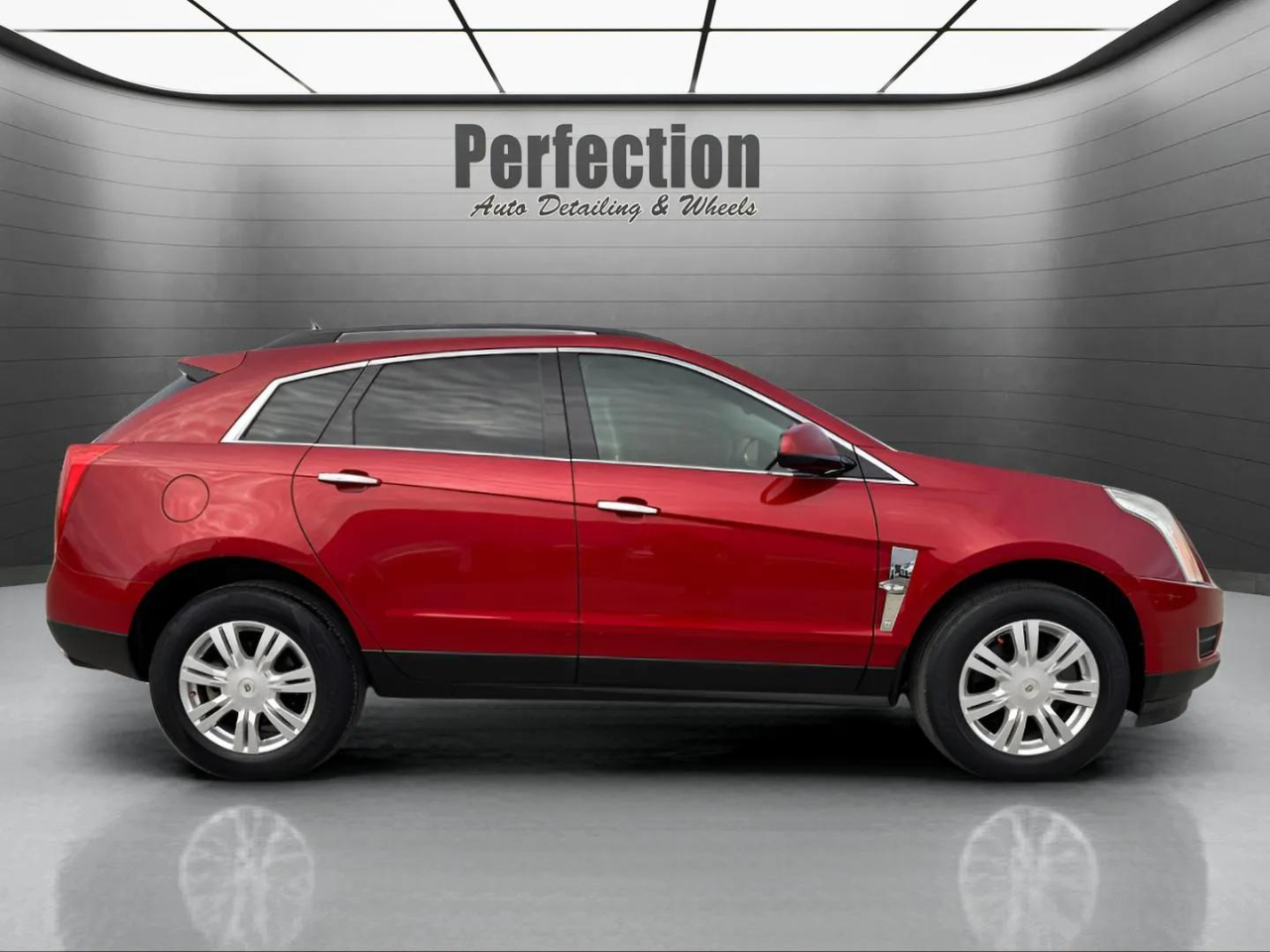 Cadillac SRX FWD 4dr Base 2011
