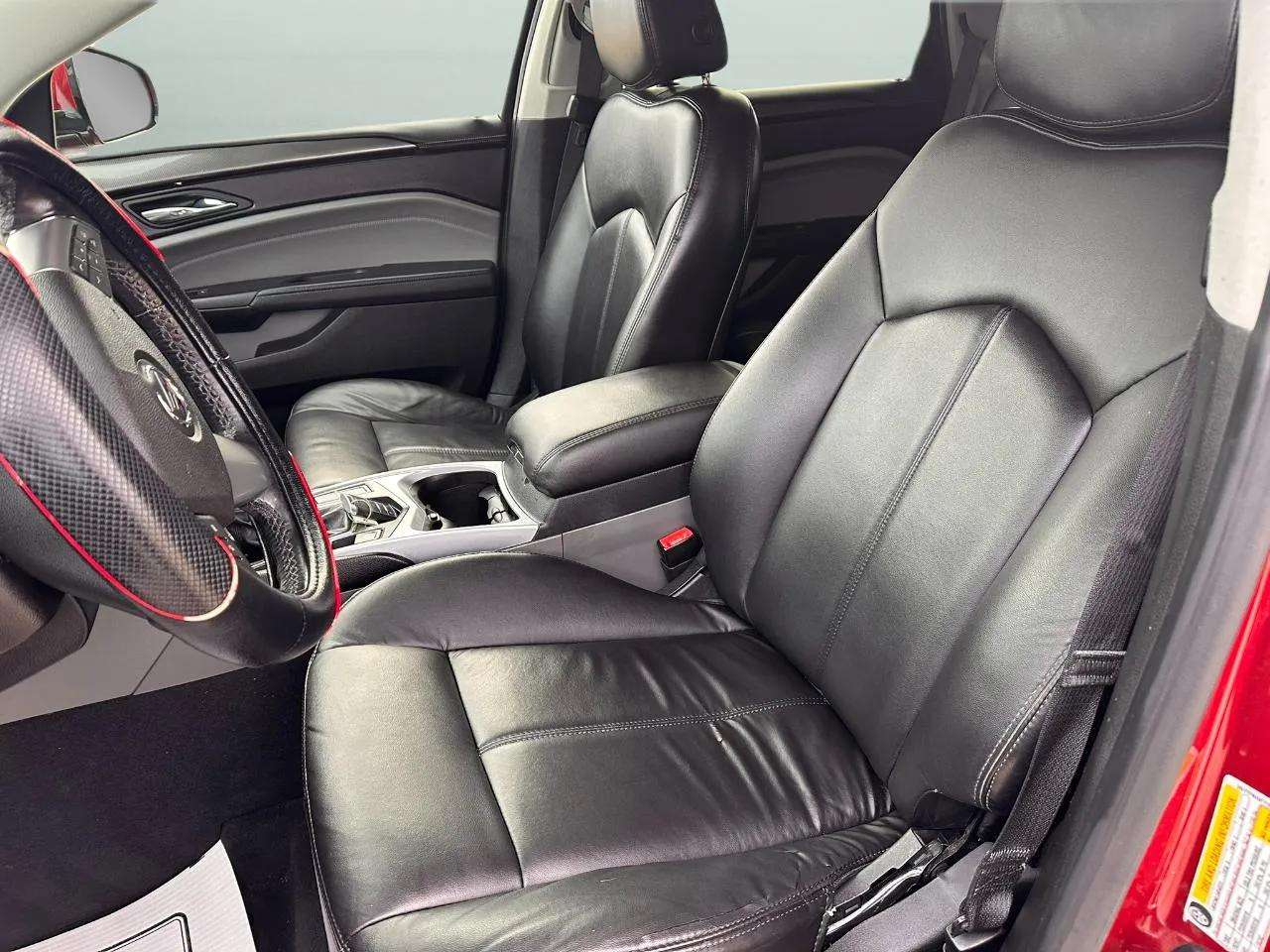 Cadillac SRX FWD 4dr Base 2011