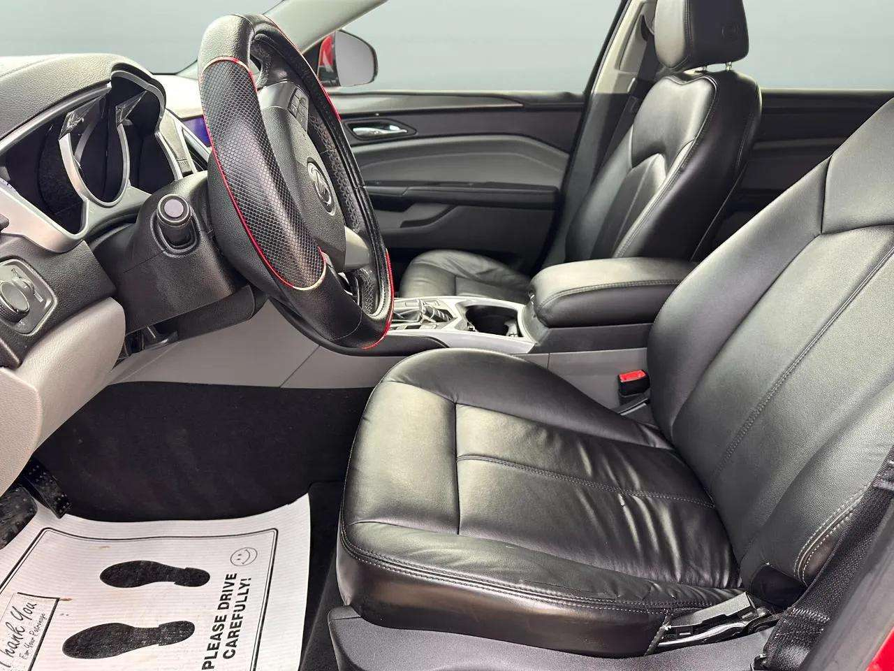 Cadillac SRX FWD 4dr Base 2011