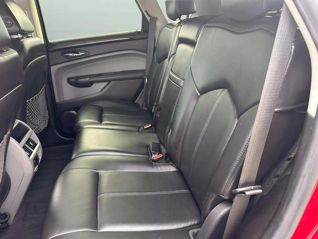 Cadillac SRX FWD 4dr Base 2011