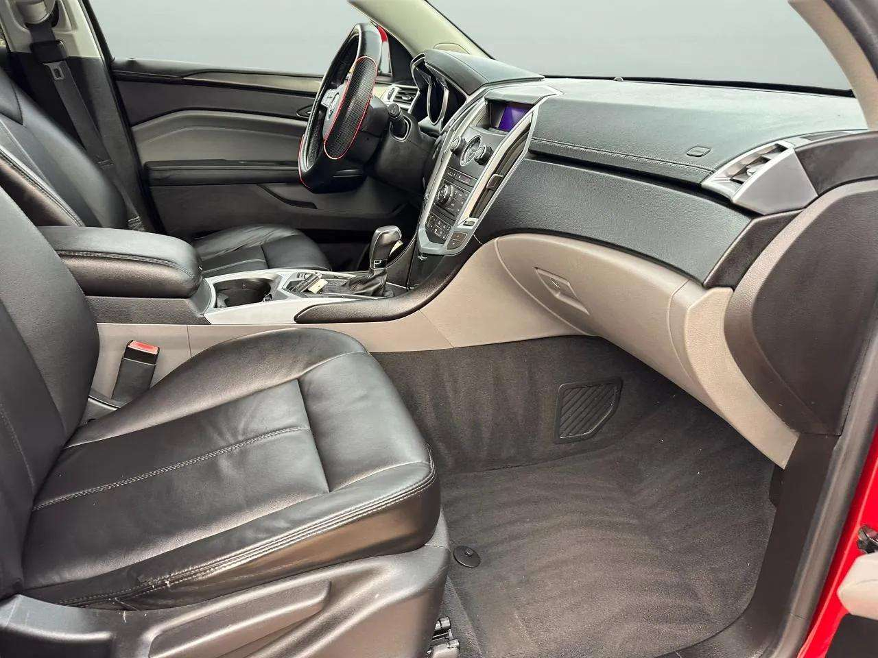 Cadillac SRX FWD 4dr Base 2011