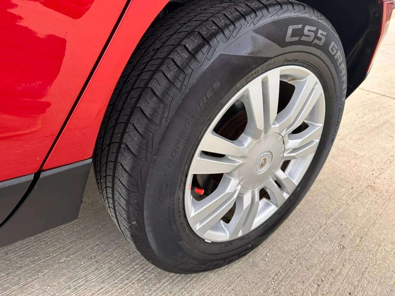 Cadillac SRX FWD 4dr Base 2011