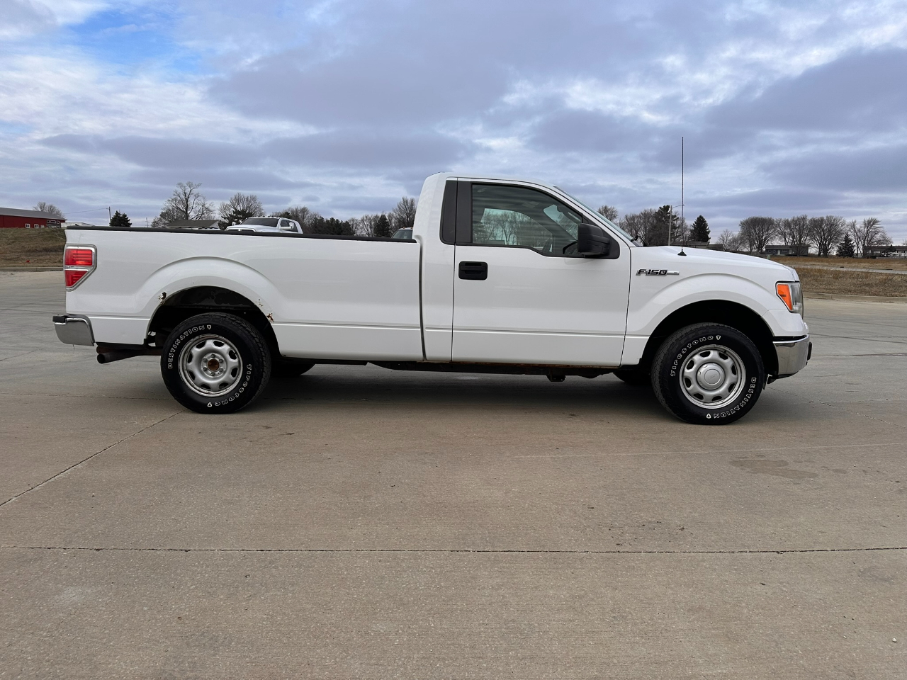 Ford F-150 2WD Reg Cab 145" XLT 2013