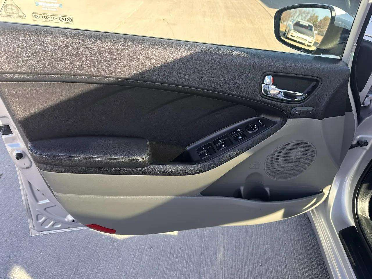 Kia Forte 4dr Sdn Auto EX 2015