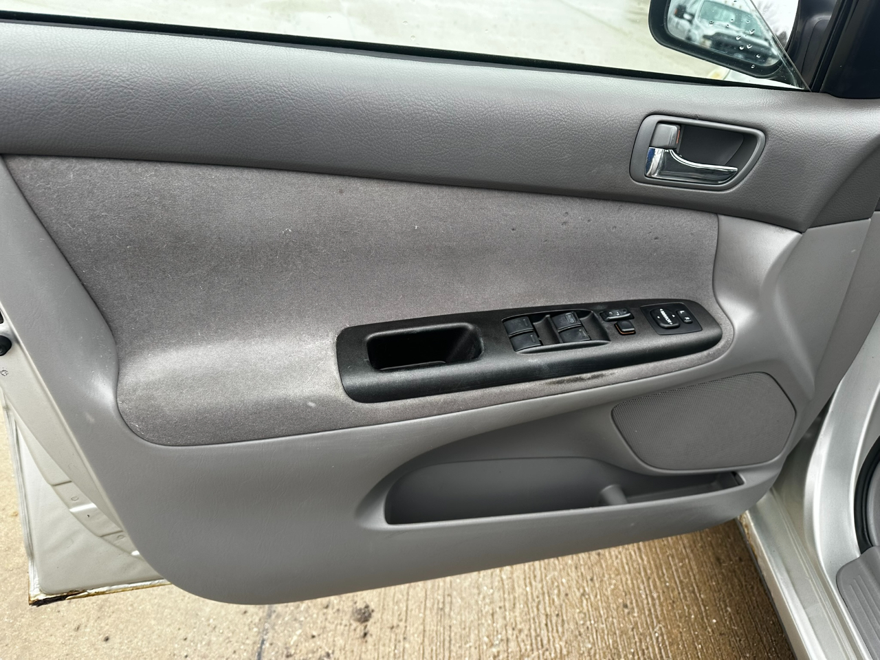 Toyota Camry 4dr Sdn XLE Auto (Natl) 2005