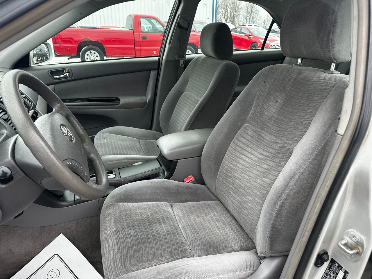 Toyota Camry 4dr Sdn XLE Auto (Natl) 2005