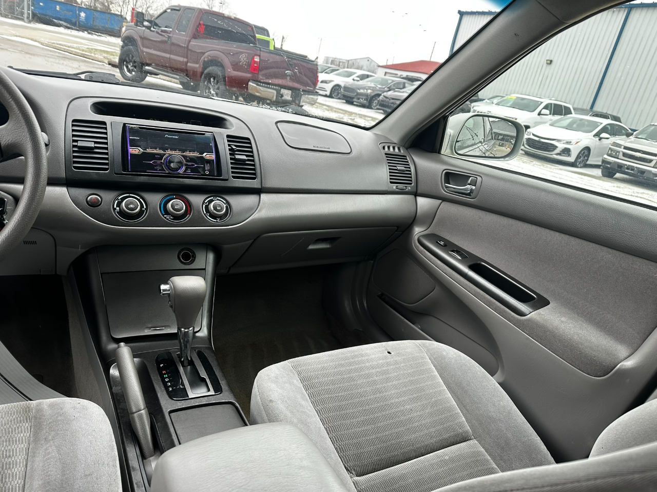 Toyota Camry 4dr Sdn XLE Auto (Natl) 2005