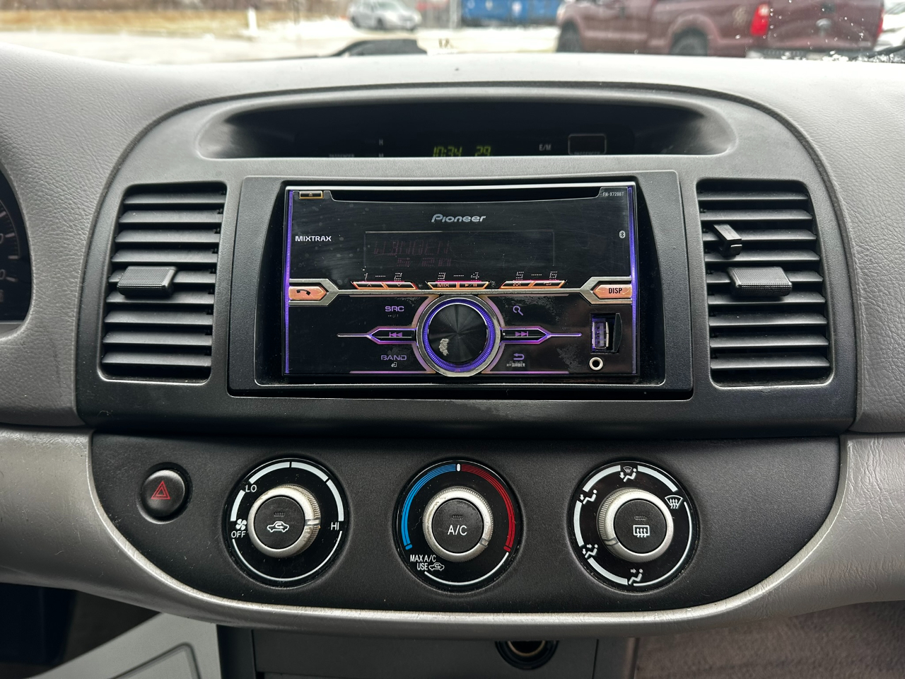 Toyota Camry 4dr Sdn XLE Auto (Natl) 2005