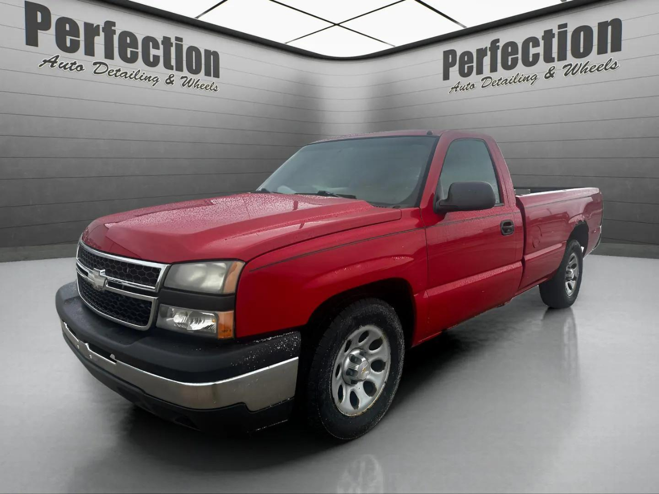 2006 Chevrolet Silverado 1500 Reg Cab 133.0" WB 2WD Work Truck
