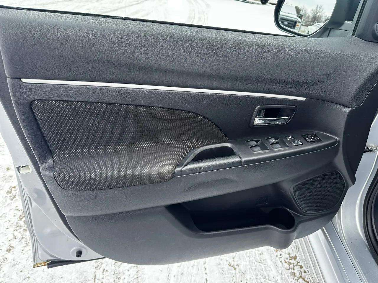 Mitsubishi Outlander Sport 2WD 4dr Man ES 2011