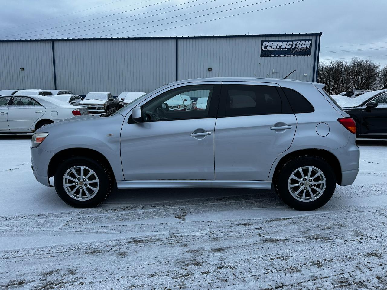 Mitsubishi Outlander Sport 2WD 4dr Man ES 2011
