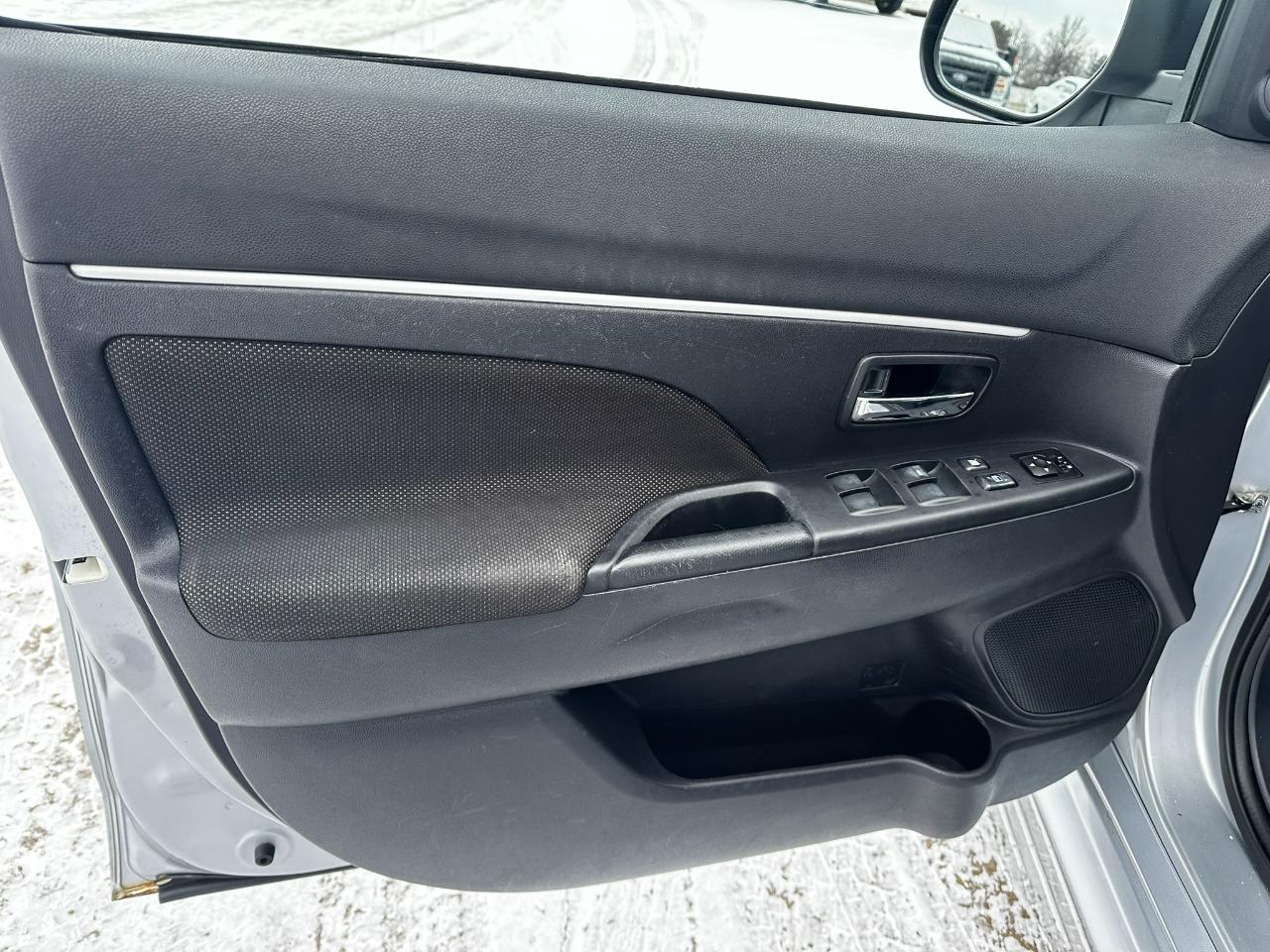 Mitsubishi Outlander Sport 2WD 4dr Man ES 2011