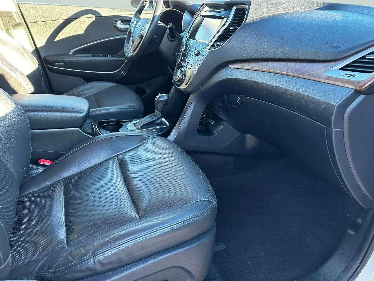 Hyundai Santa Fe Limited 3.3L Auto AWD 2017