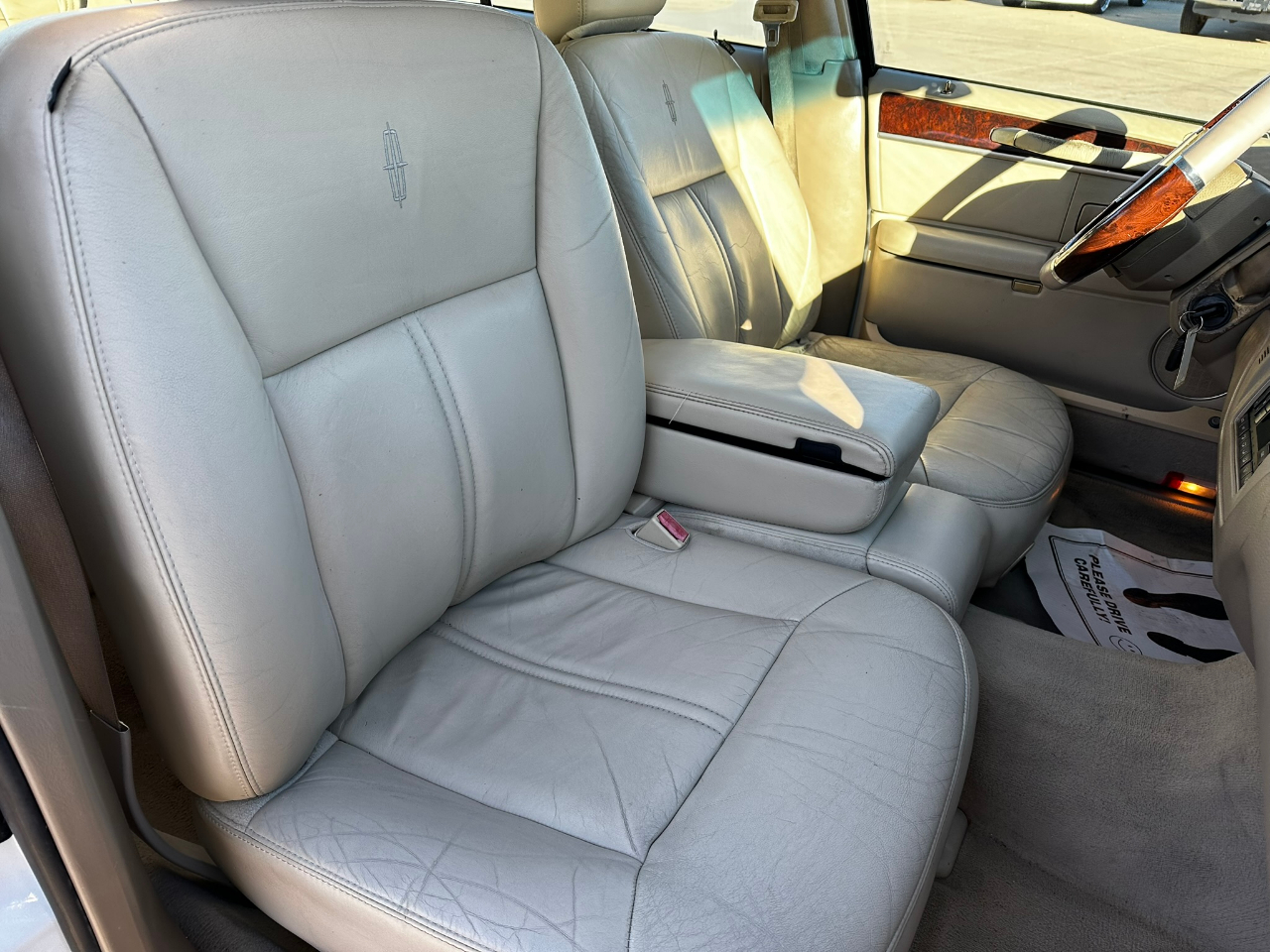 Lincoln Town Car 4dr Sdn Signature Limited 2006