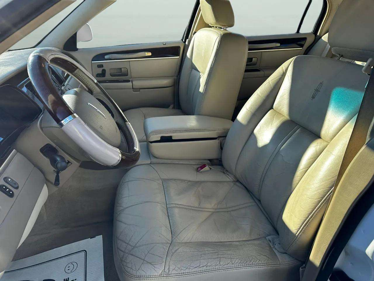 Lincoln Town Car 4dr Sdn Signature Limited 2006