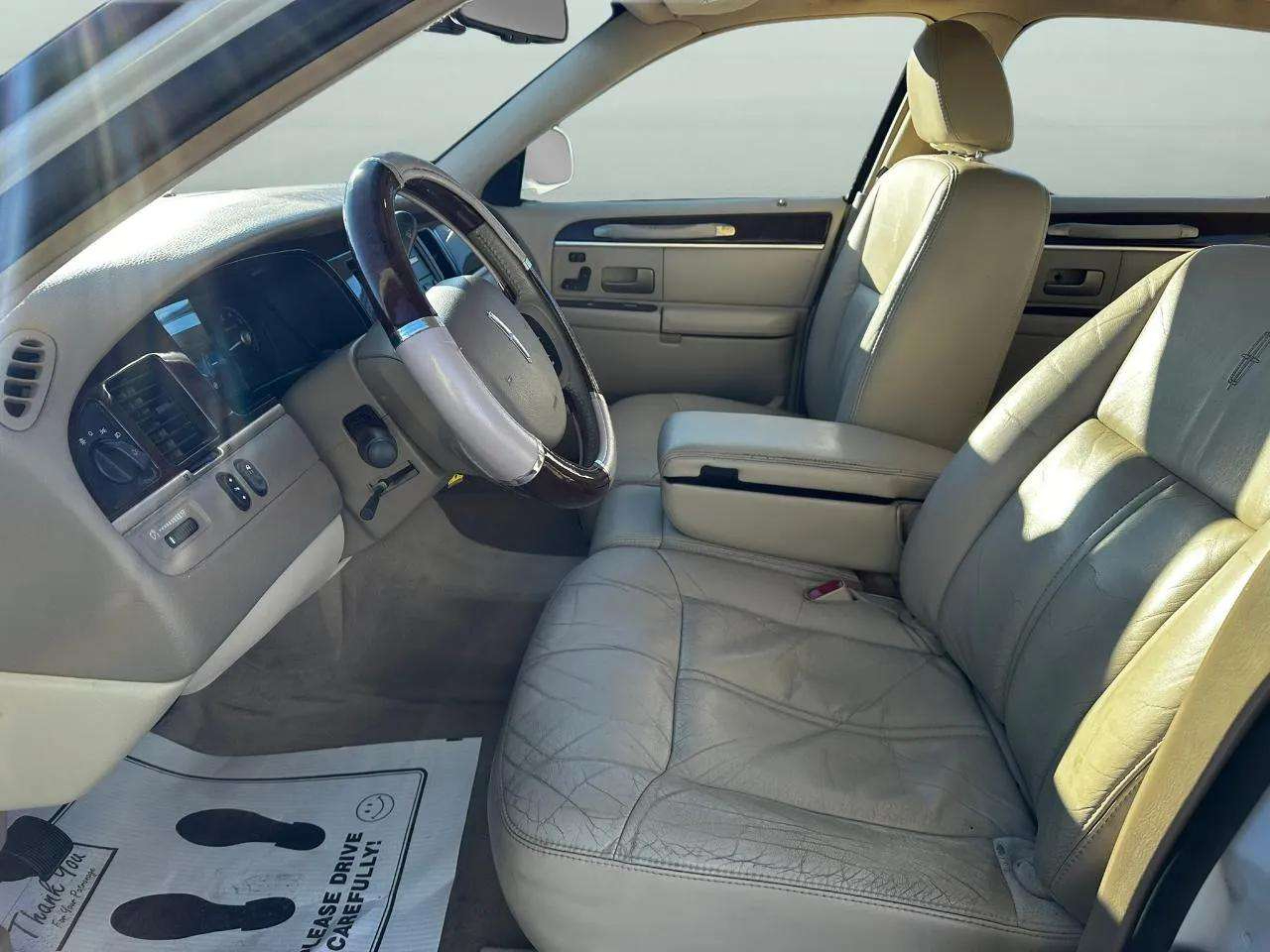 Lincoln Town Car 4dr Sdn Signature Limited 2006