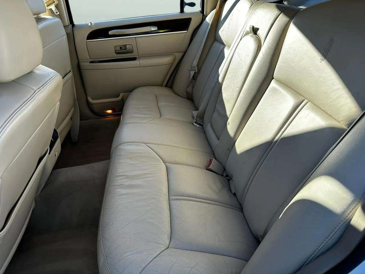 Lincoln Town Car 4dr Sdn Signature Limited 2006