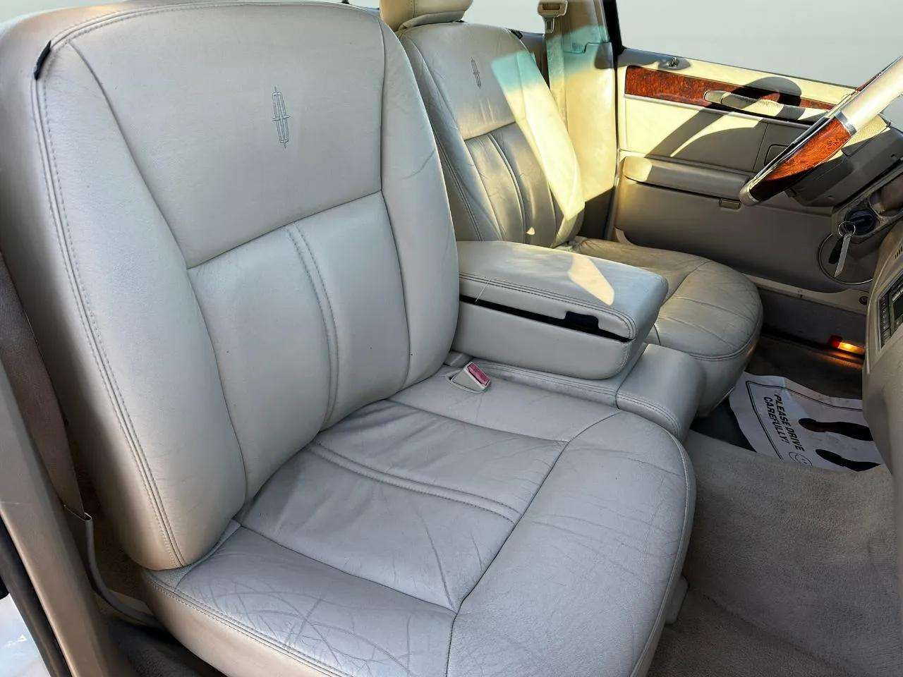 Lincoln Town Car 4dr Sdn Signature Limited 2006