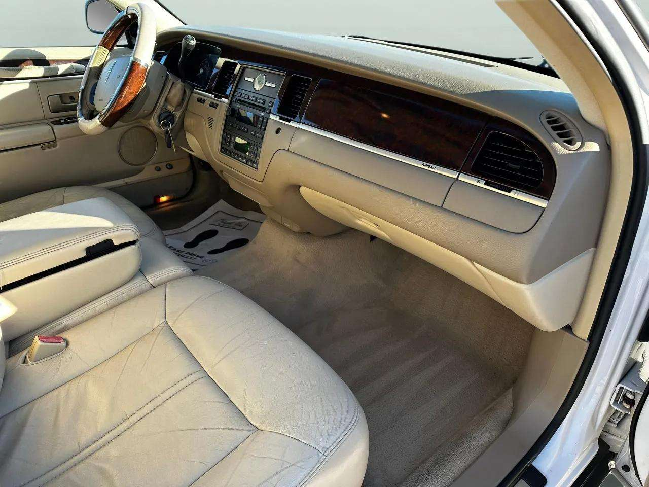 Lincoln Town Car 4dr Sdn Signature Limited 2006