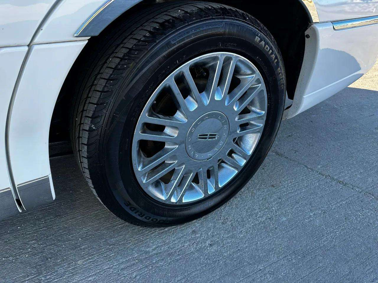 Lincoln Town Car 4dr Sdn Signature Limited 2006