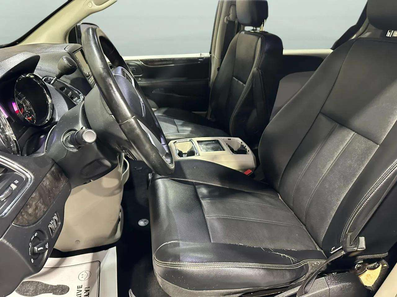 Chrysler Town & Country 4dr Wgn Touring 2013