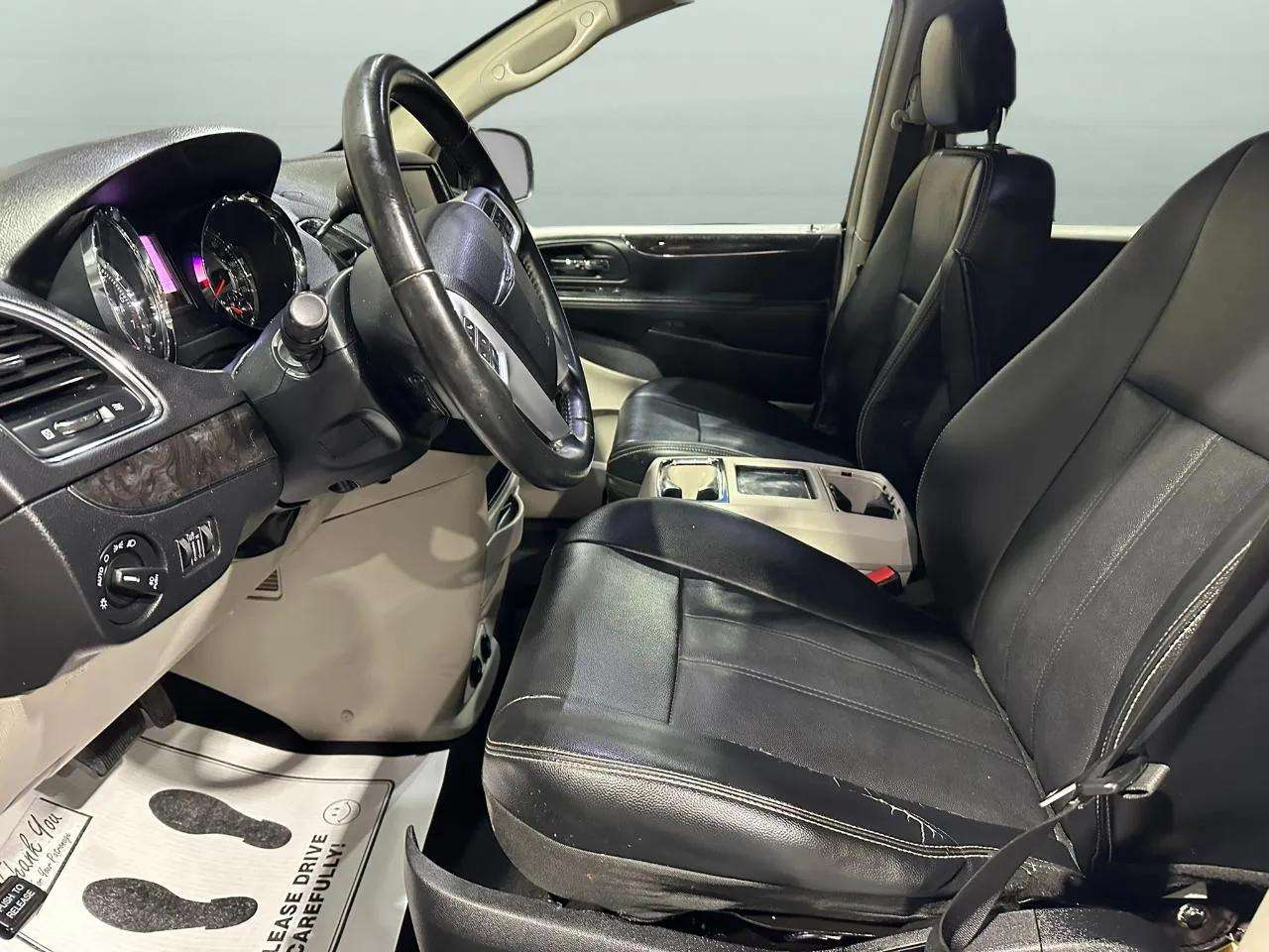 Chrysler Town & Country 4dr Wgn Touring 2013