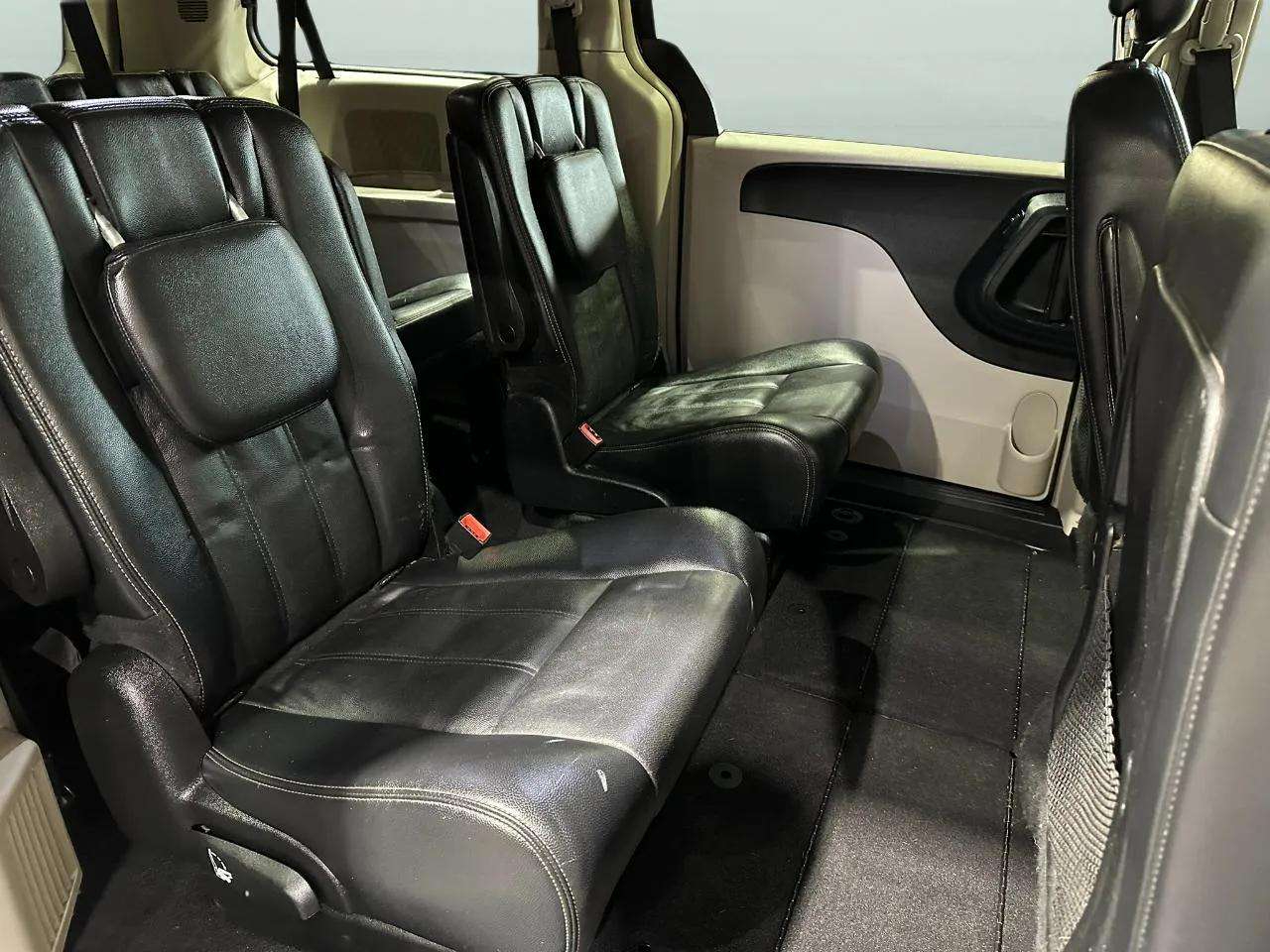 Chrysler Town & Country 4dr Wgn Touring 2013