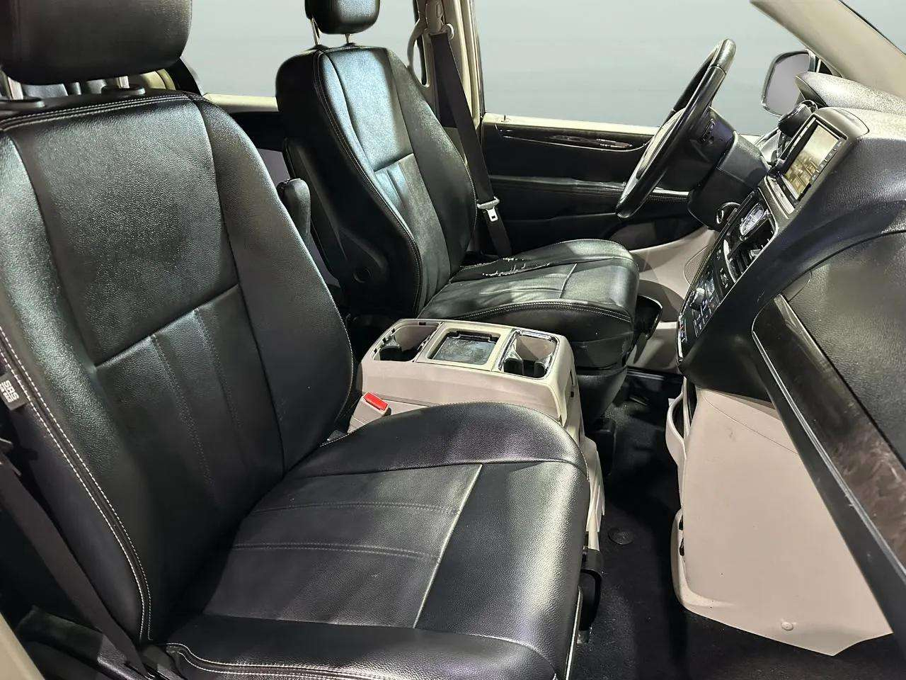 Chrysler Town & Country 4dr Wgn Touring 2013