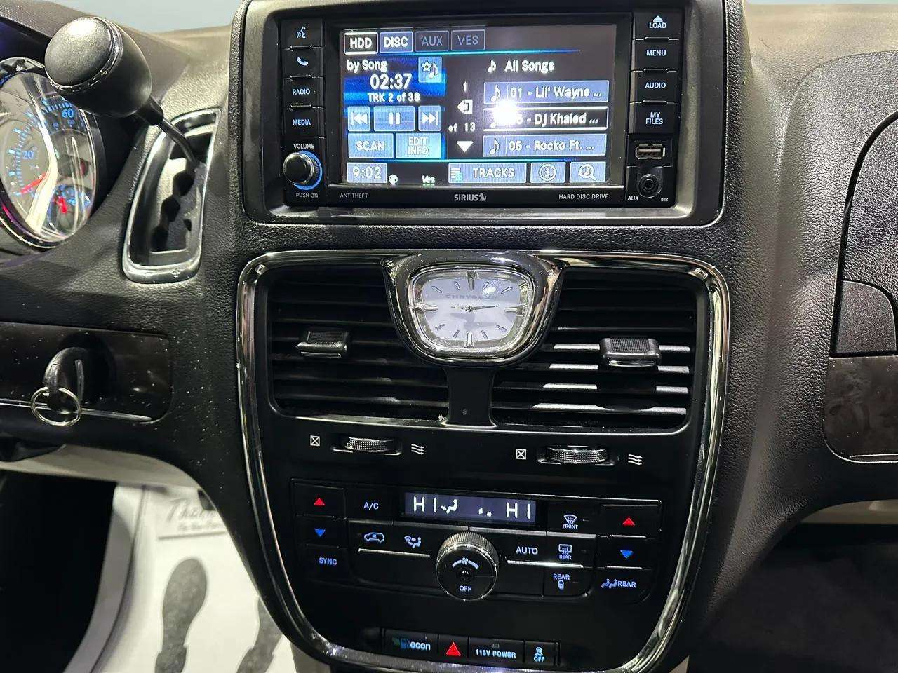 Chrysler Town & Country 4dr Wgn Touring 2013