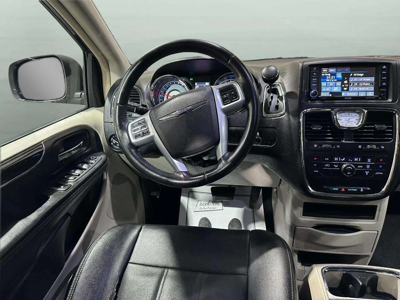 Chrysler Town & Country 4dr Wgn Touring 2013