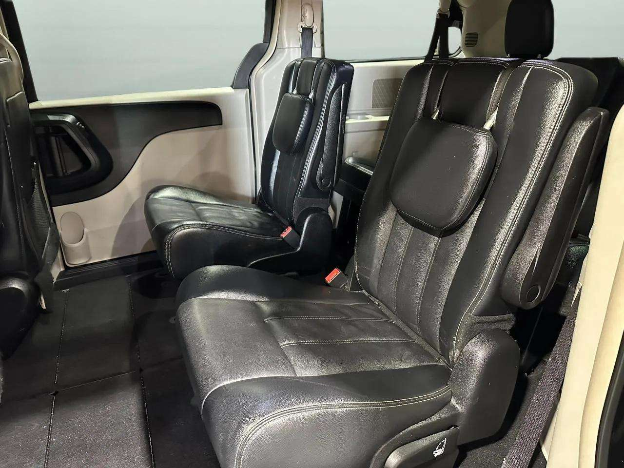 Chrysler Town & Country 4dr Wgn Touring 2013