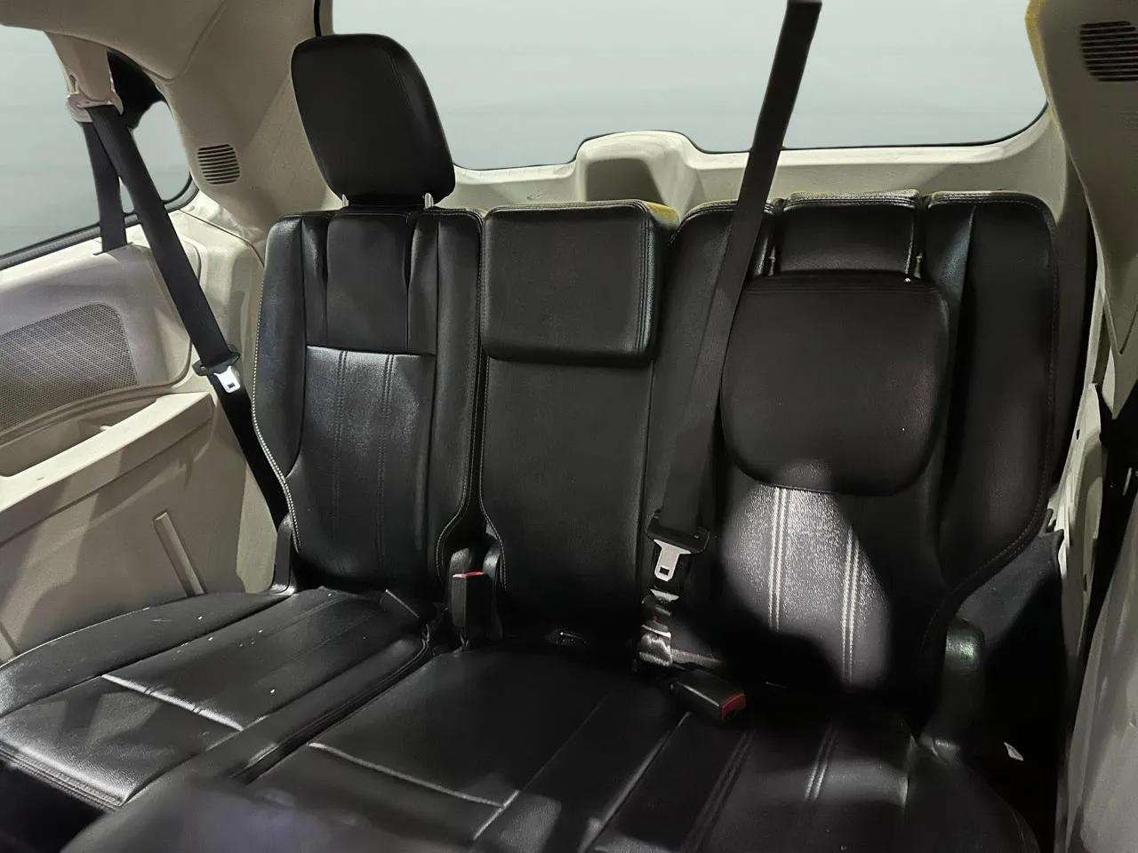 Chrysler Town & Country 4dr Wgn Touring 2013