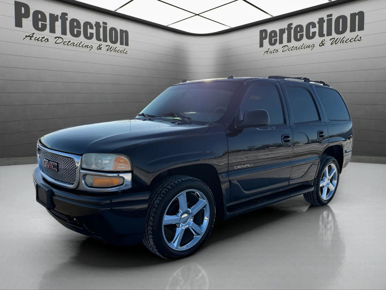 GMC Yukon Denali 4dr AWD 2005