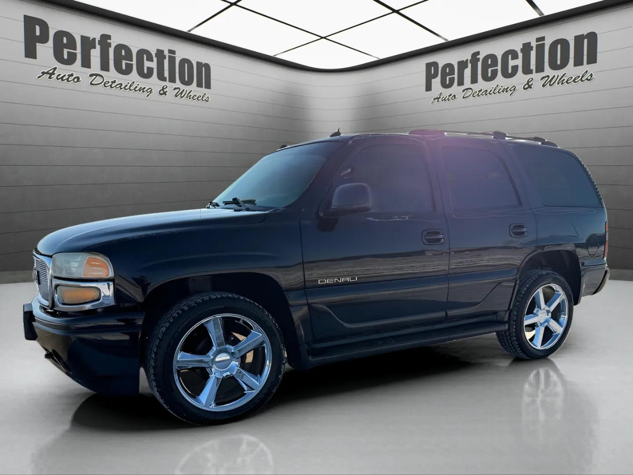 GMC Yukon Denali 4dr AWD 2005