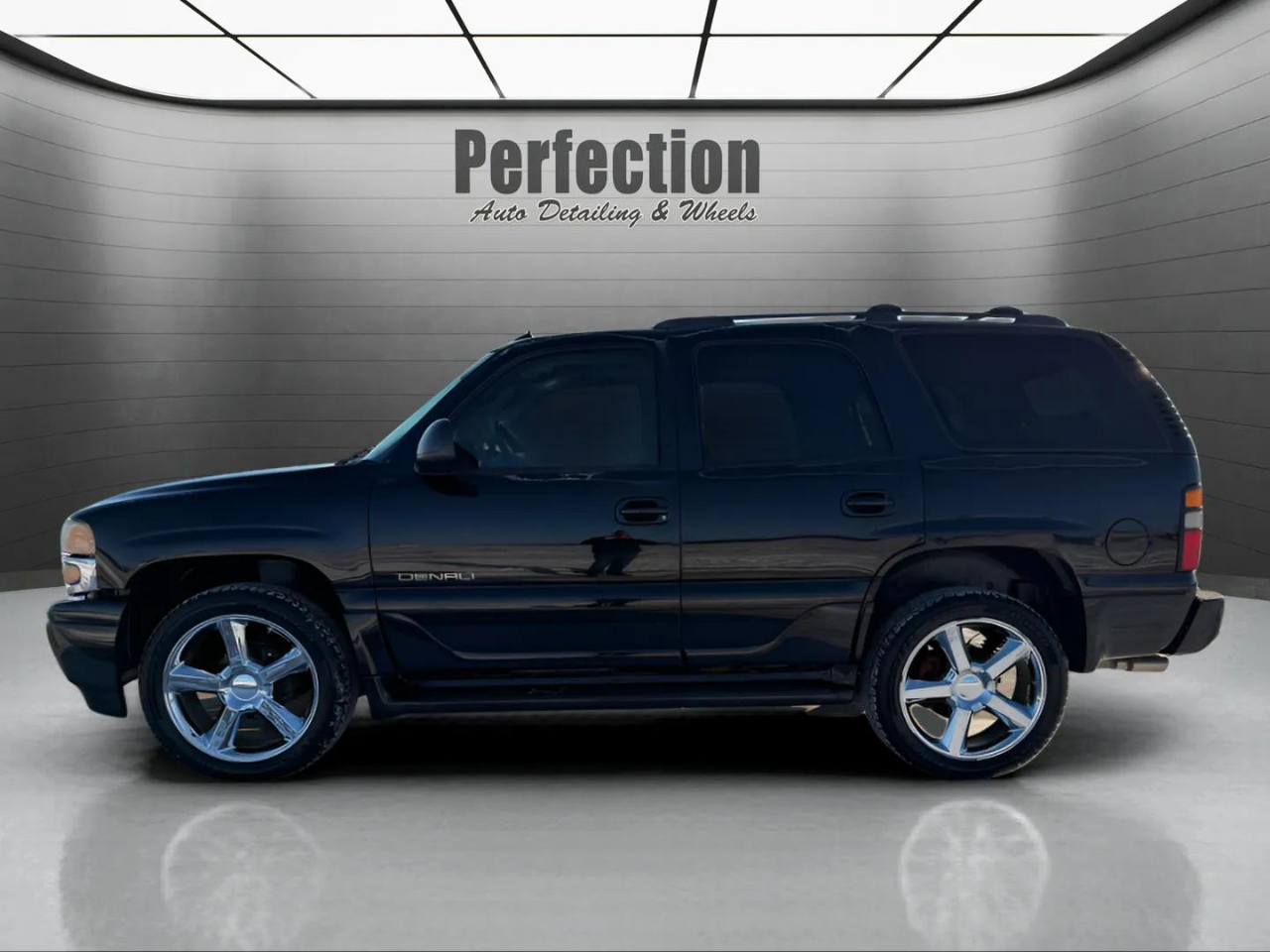 GMC Yukon Denali 4dr AWD 2005