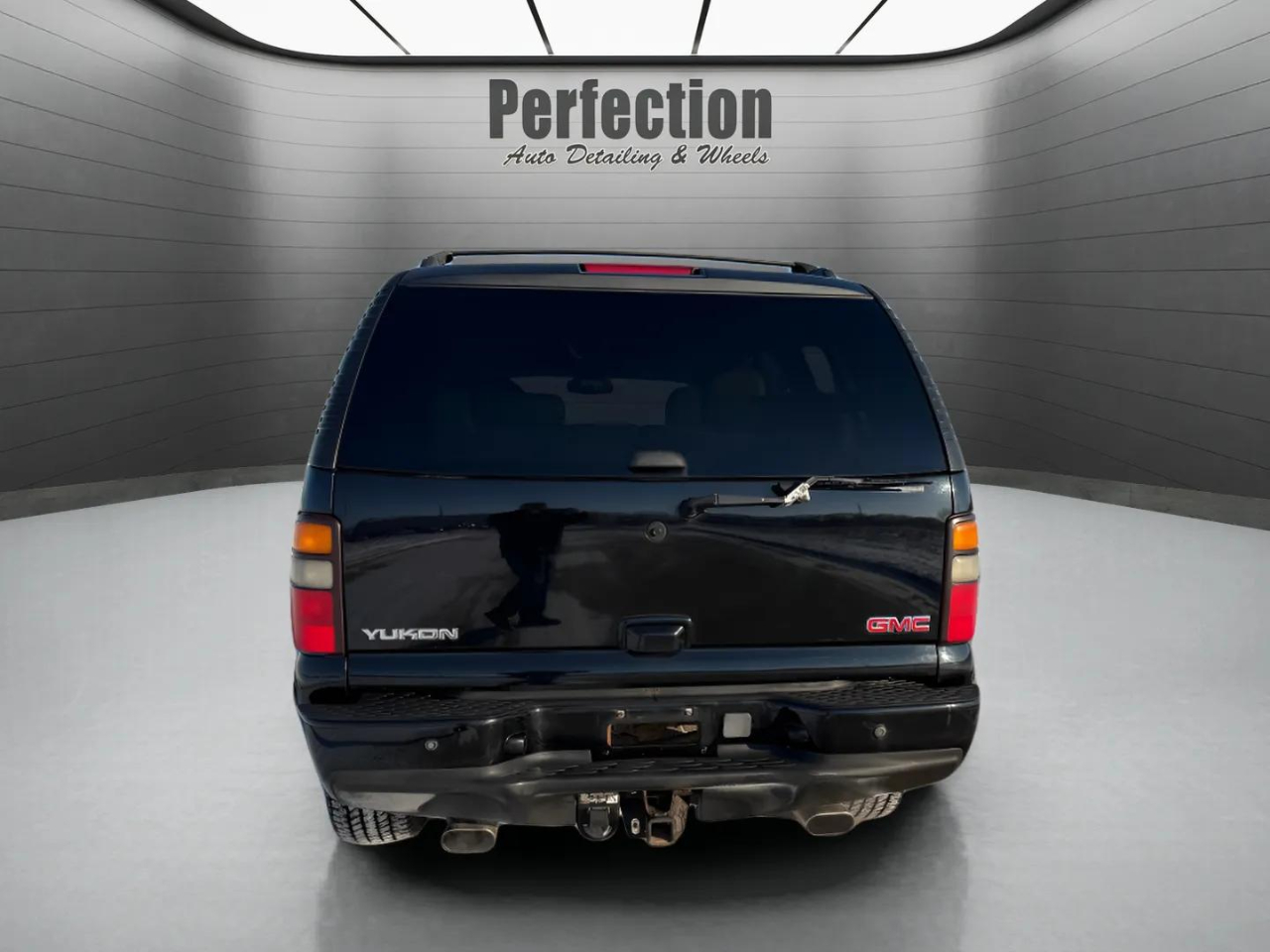 GMC Yukon Denali 4dr AWD 2005