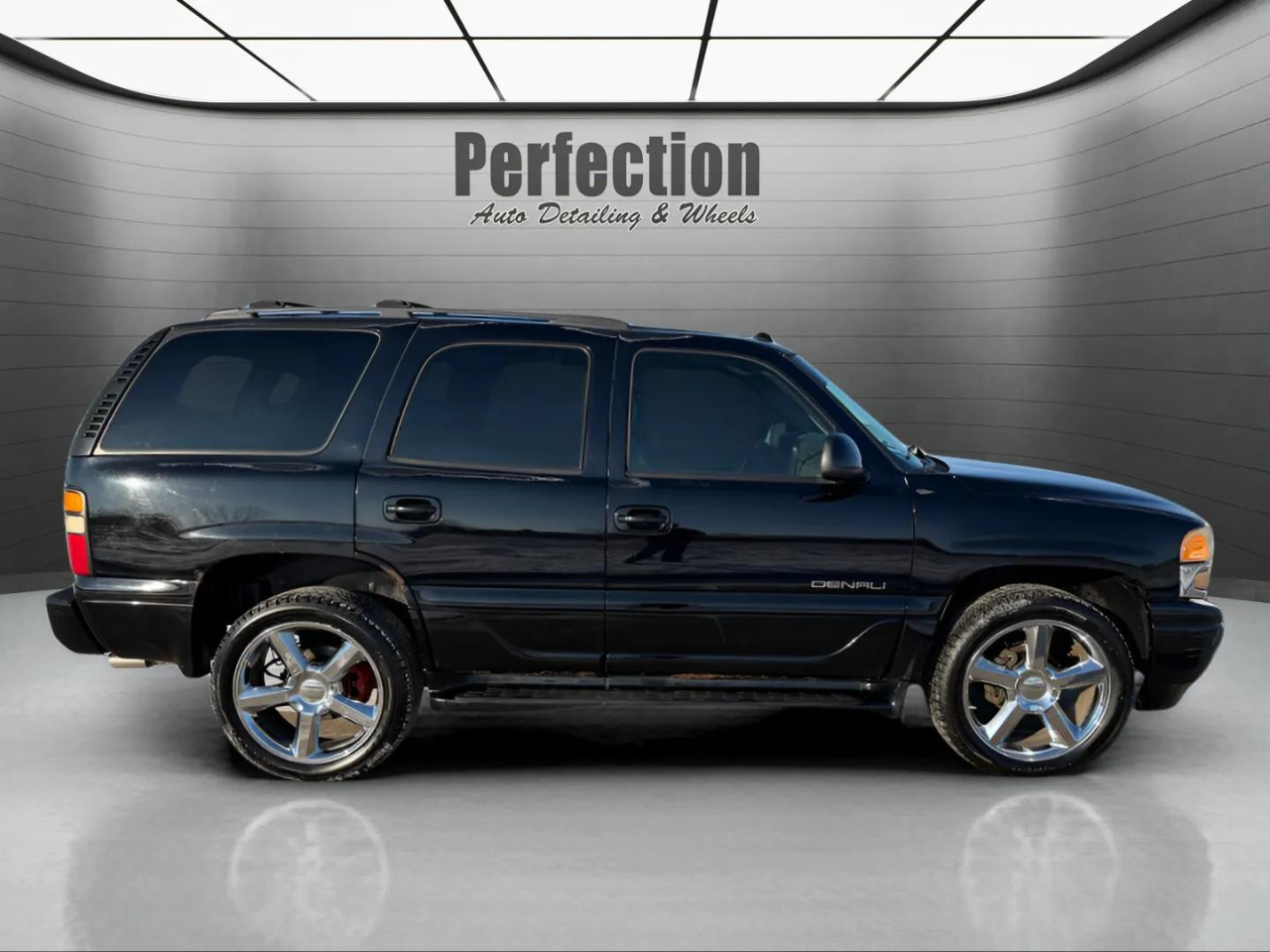 GMC Yukon Denali 4dr AWD 2005