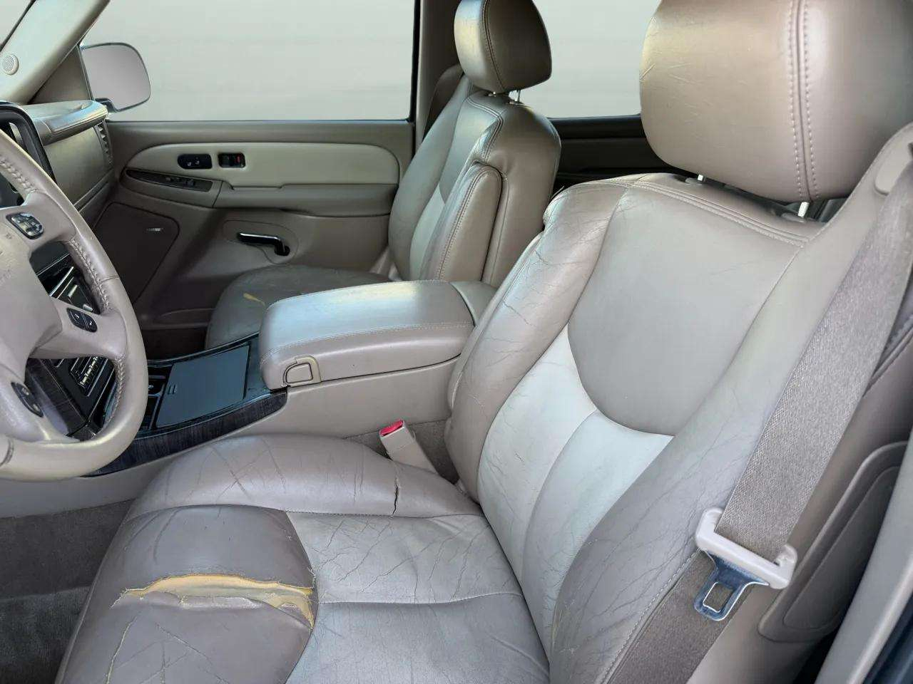 GMC Yukon Denali 4dr AWD 2005