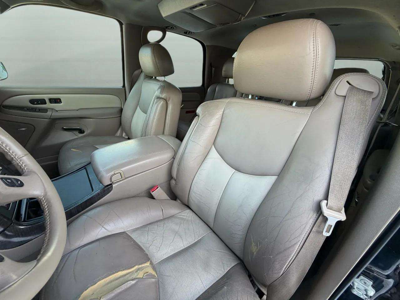 GMC Yukon Denali 4dr AWD 2005