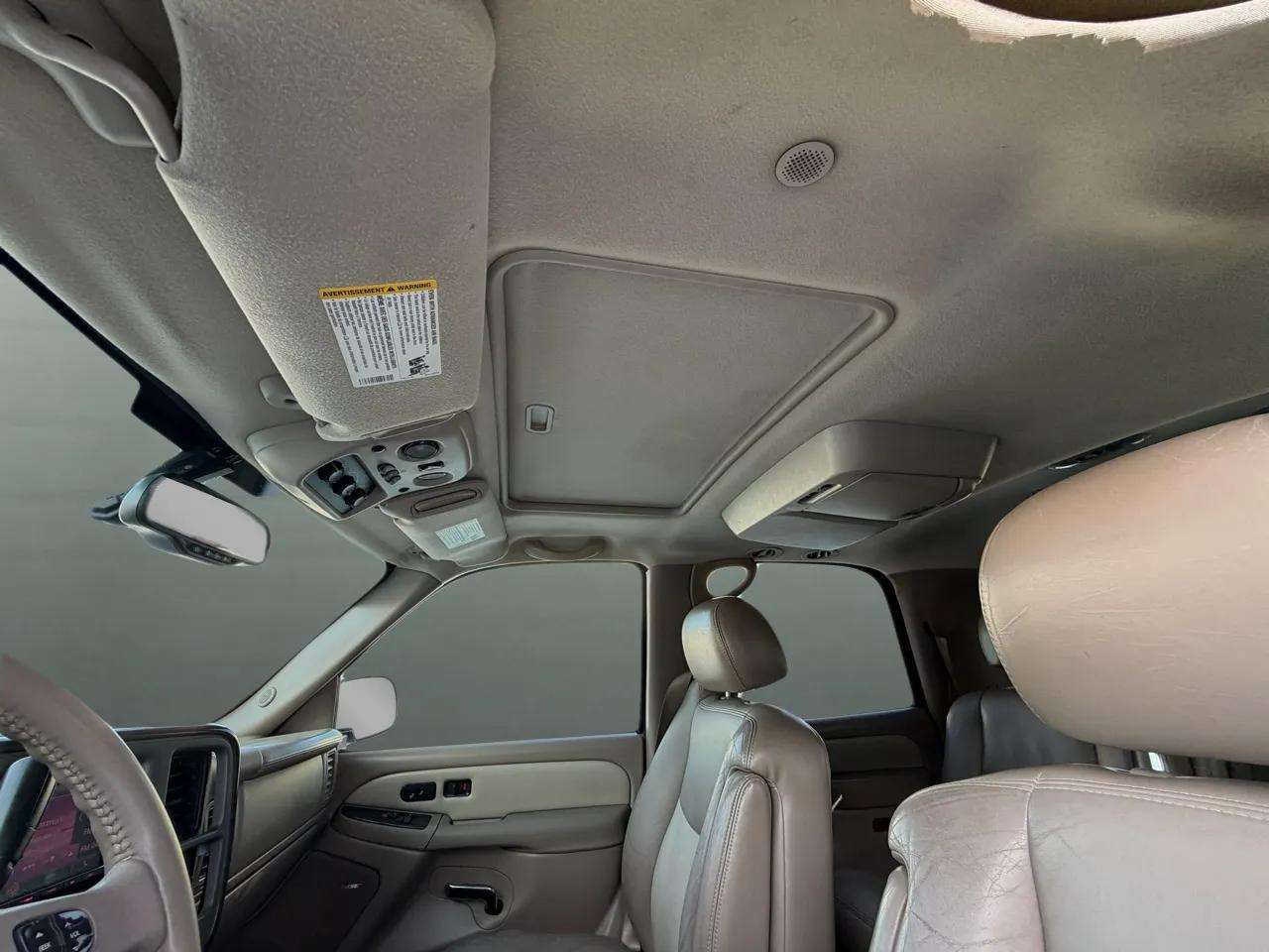 GMC Yukon Denali 4dr AWD 2005