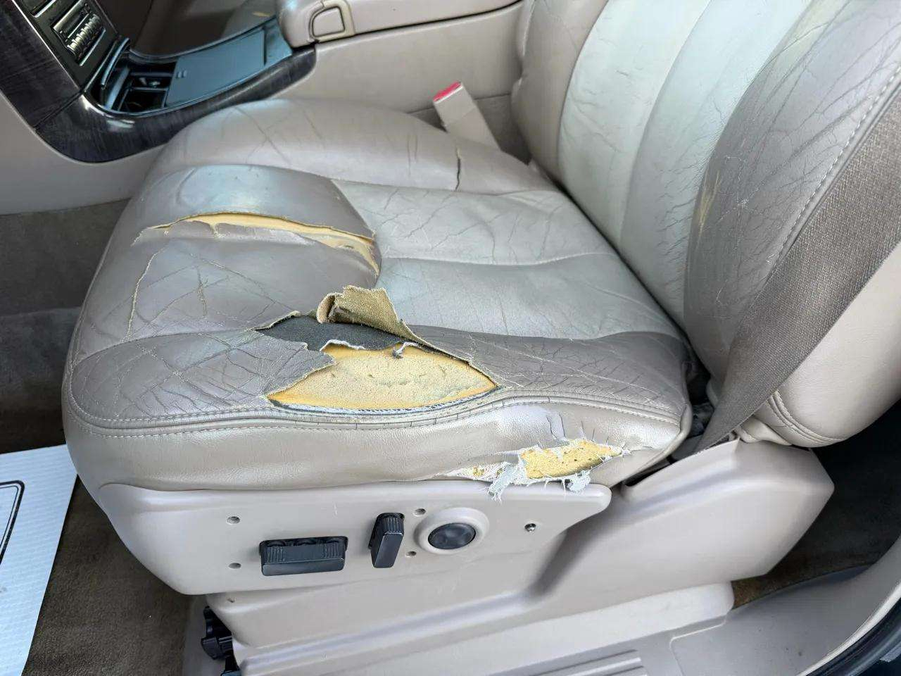 GMC Yukon Denali 4dr AWD 2005