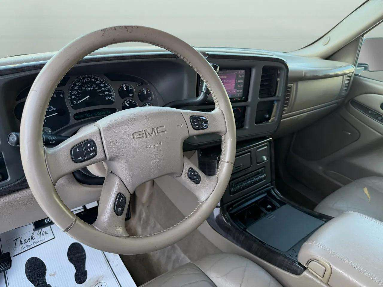 GMC Yukon Denali 4dr AWD 2005