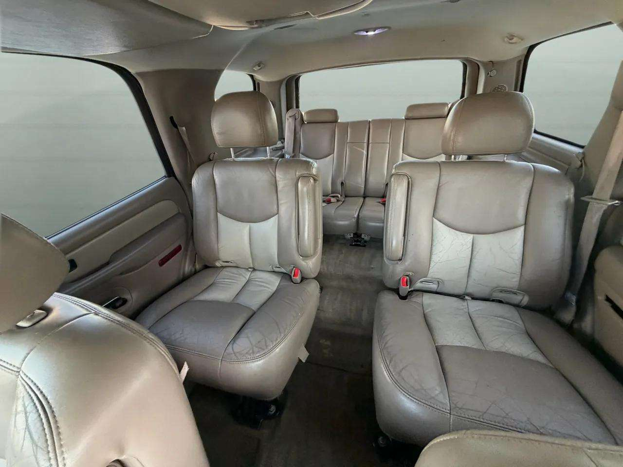 GMC Yukon Denali 4dr AWD 2005