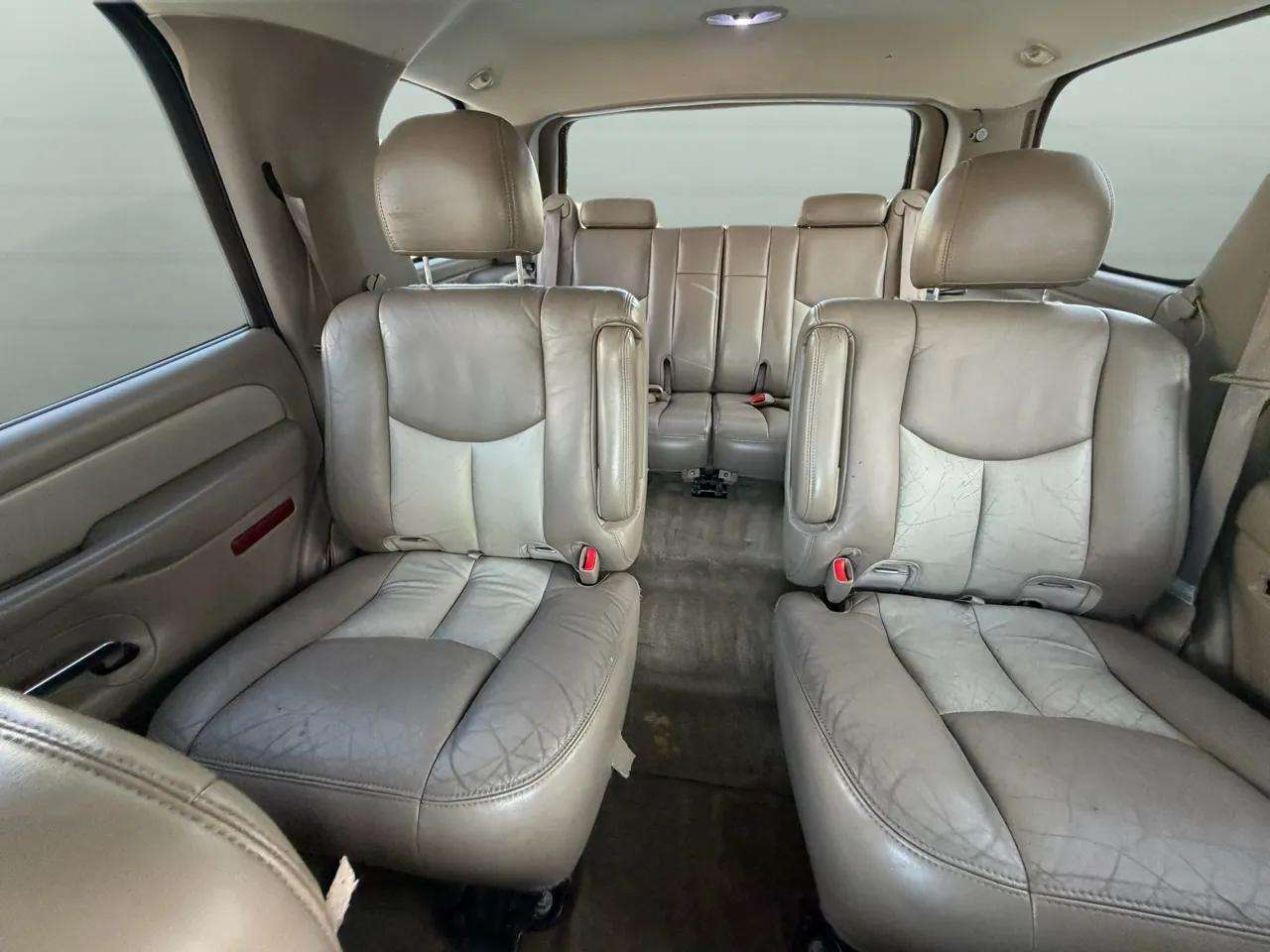 GMC Yukon Denali 4dr AWD 2005